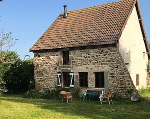 Guest house 0385904 • Holiday property Auvergne • Vakantiehuis in Lapeyrouse 