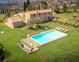 Guest house 09527518 • Holiday property Tuscany / Elba • Vakantiehuis in Radicofani met zwembad, in Toscane. 