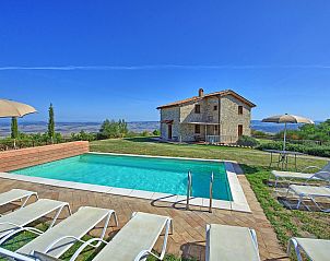 Guest house 09543701 • Holiday property Tuscany / Elba • Vakantiehuis in Campiglia d'Orcia met zwembad, in Toscane. 